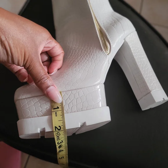 Crocodile Embossed block heel zip up  Boots (white) - Picture 5 of 8